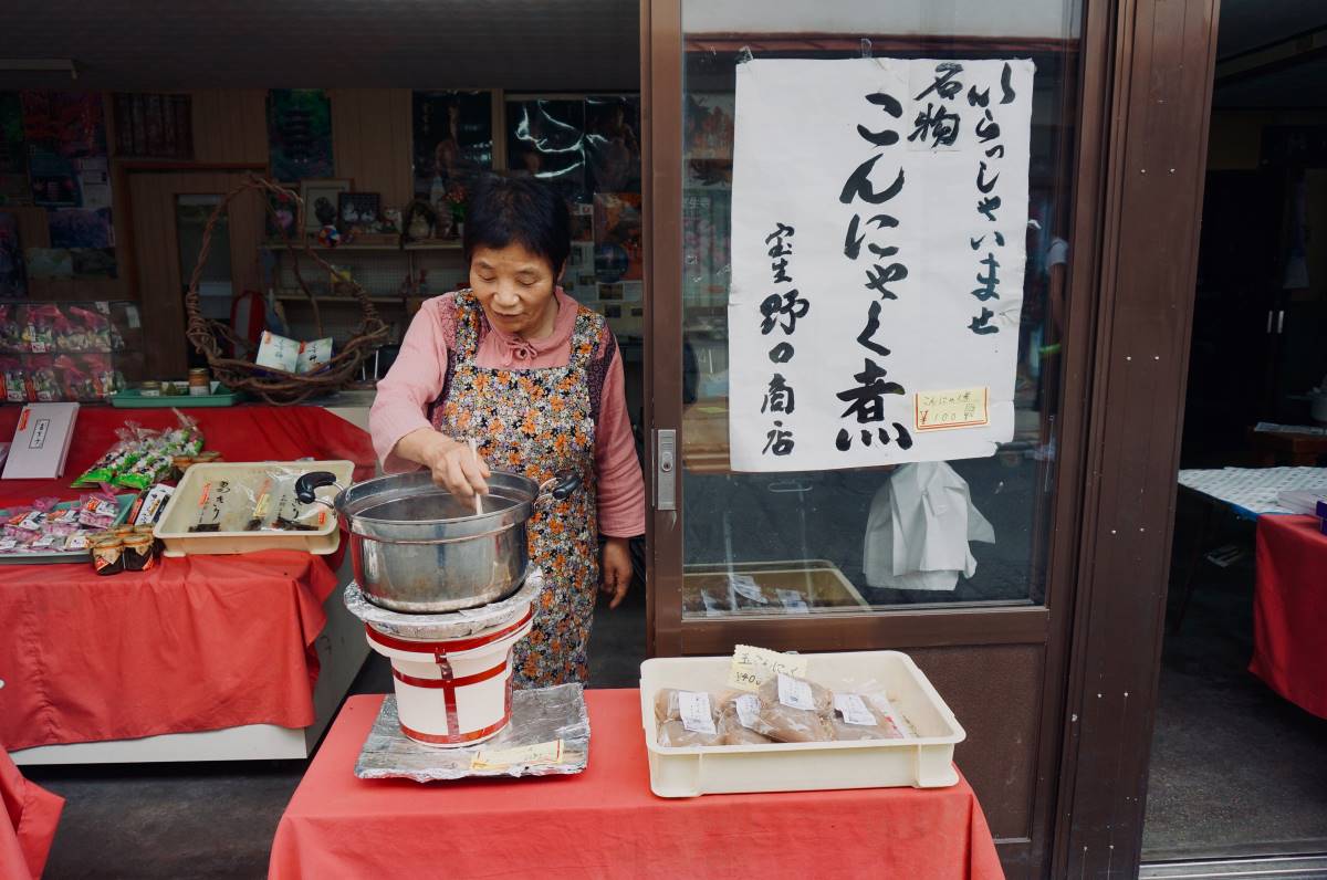 Simmering konjac 