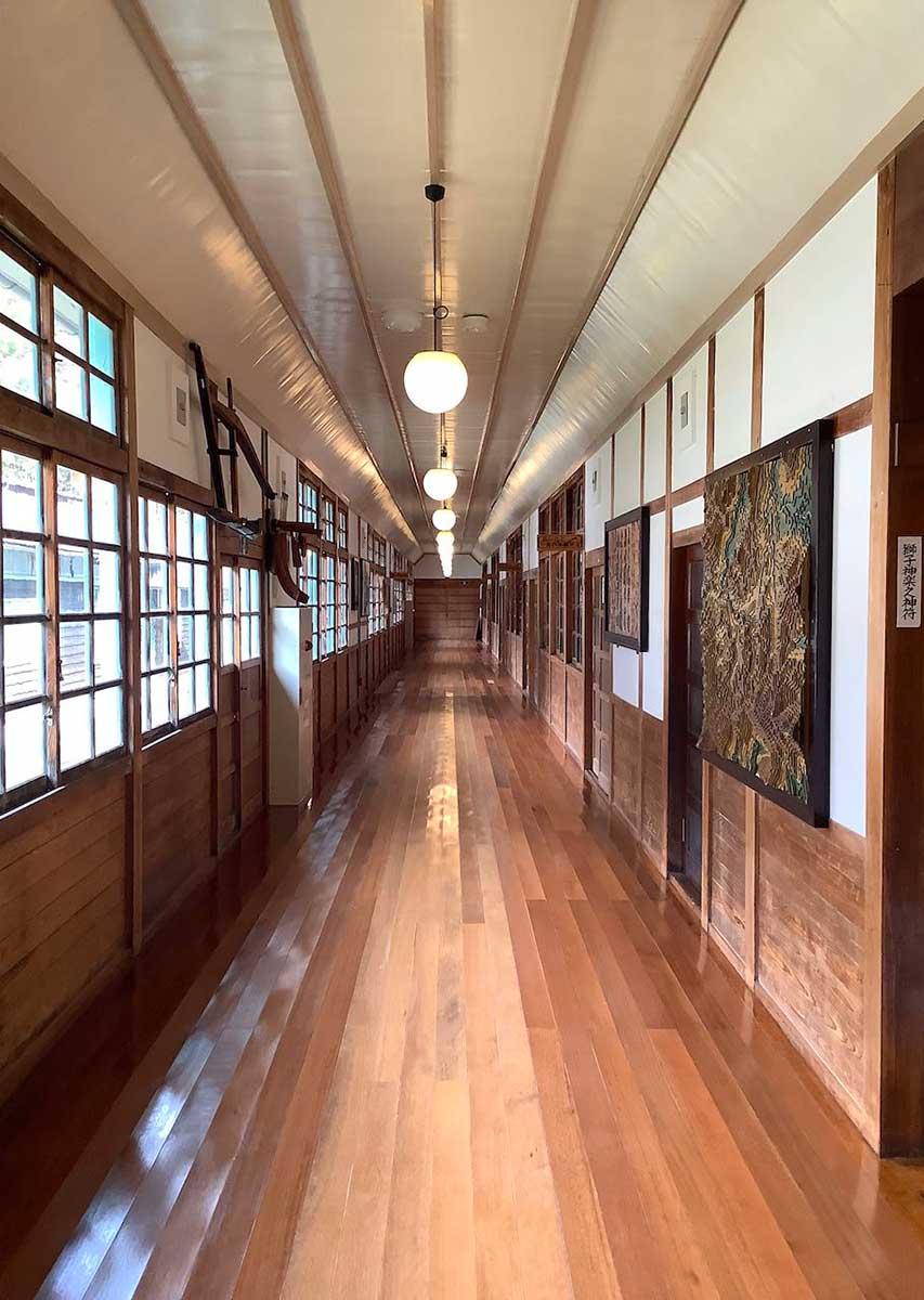 Hallway / 御杖交流会館の廊下