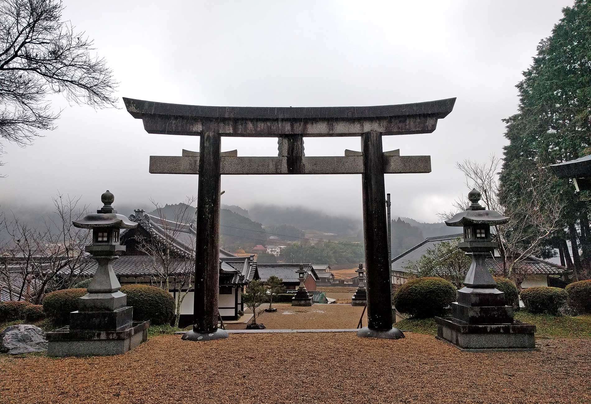 Torii at Yatagarasu Shrine / 八咫烏神社