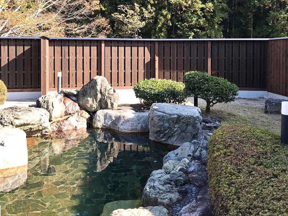 Open-air bath (Photo courtesy of Higashiyoshino Village Office)