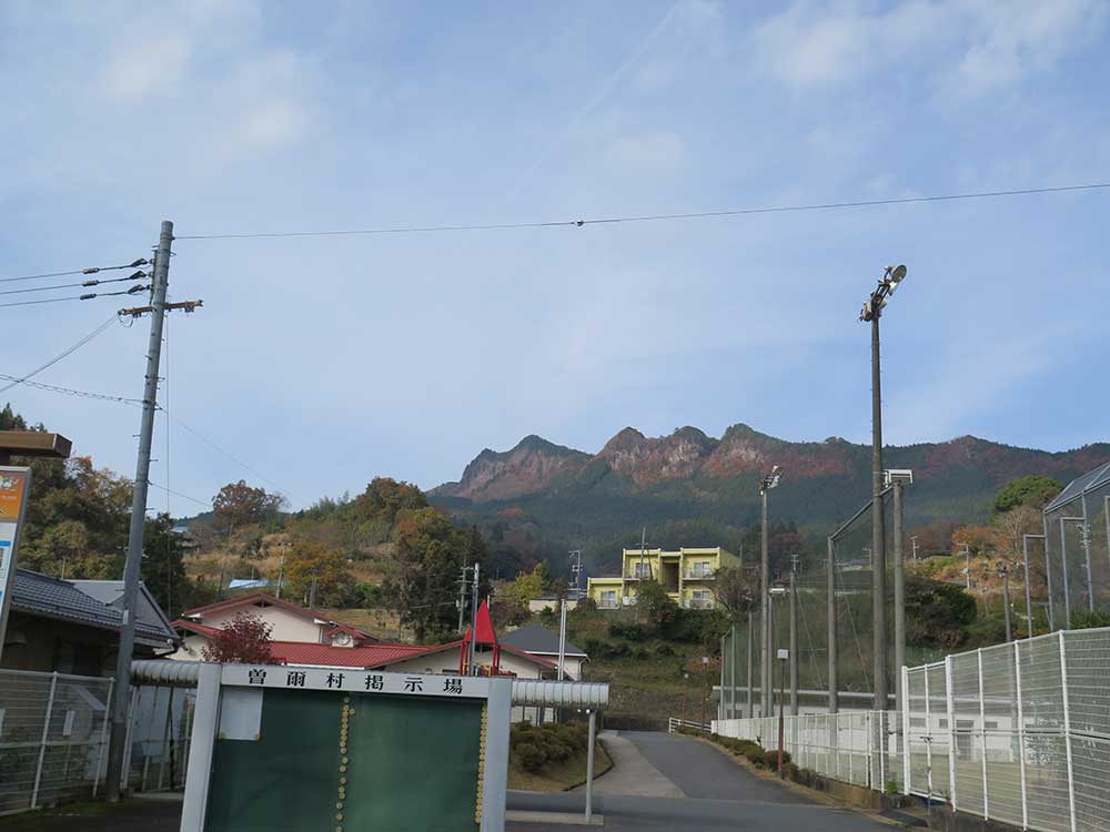 Byobuiwa Sheer Cliffs in the back