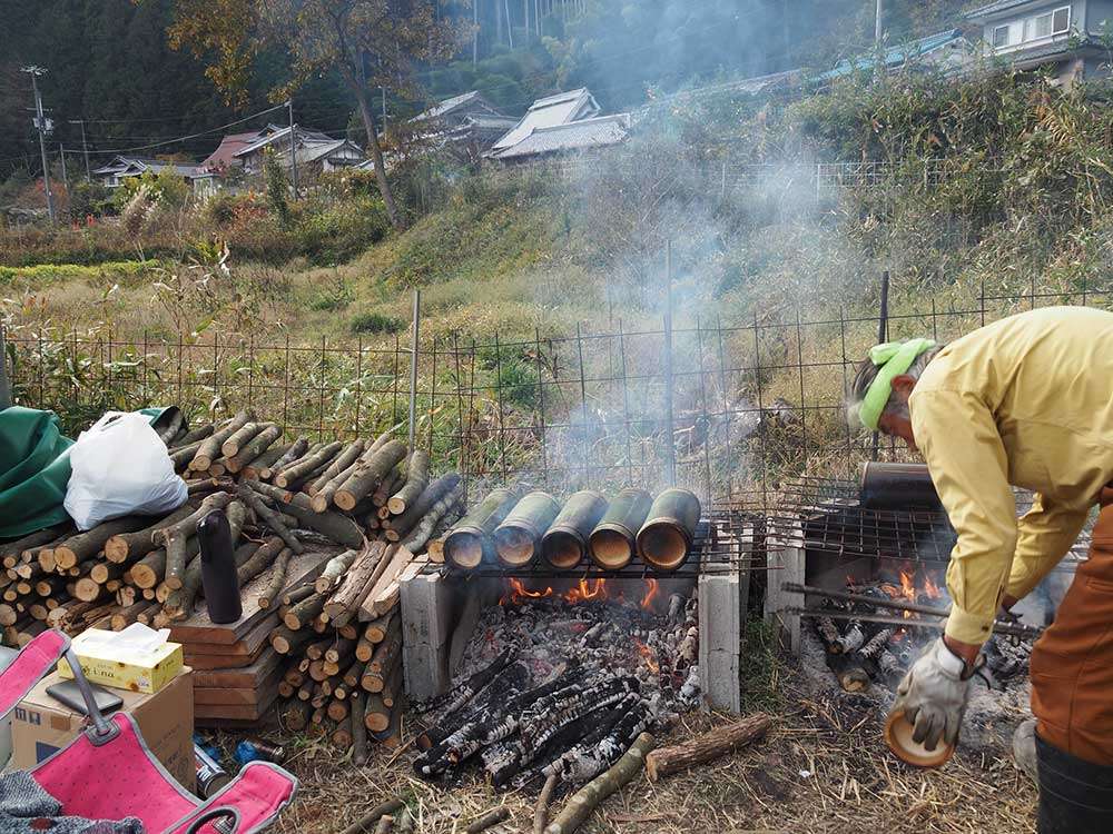 Bamboo with rice and A big pot with lotus roots