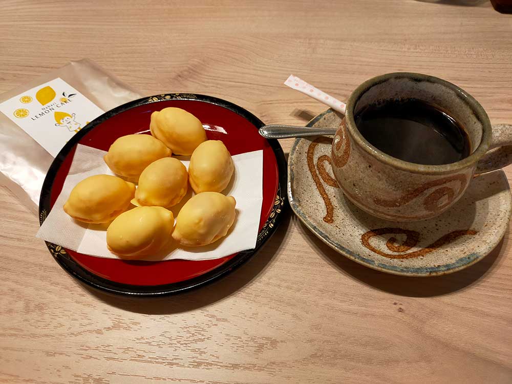 Lemon cake and coffee at Sankyuya