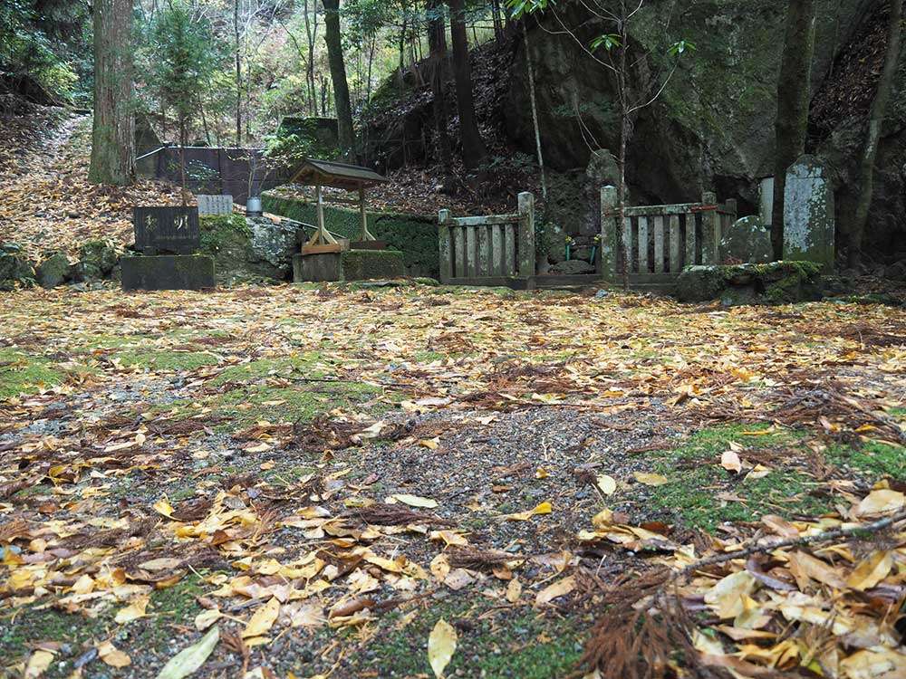 the grave of a historical figure, Torataro Yoshimura