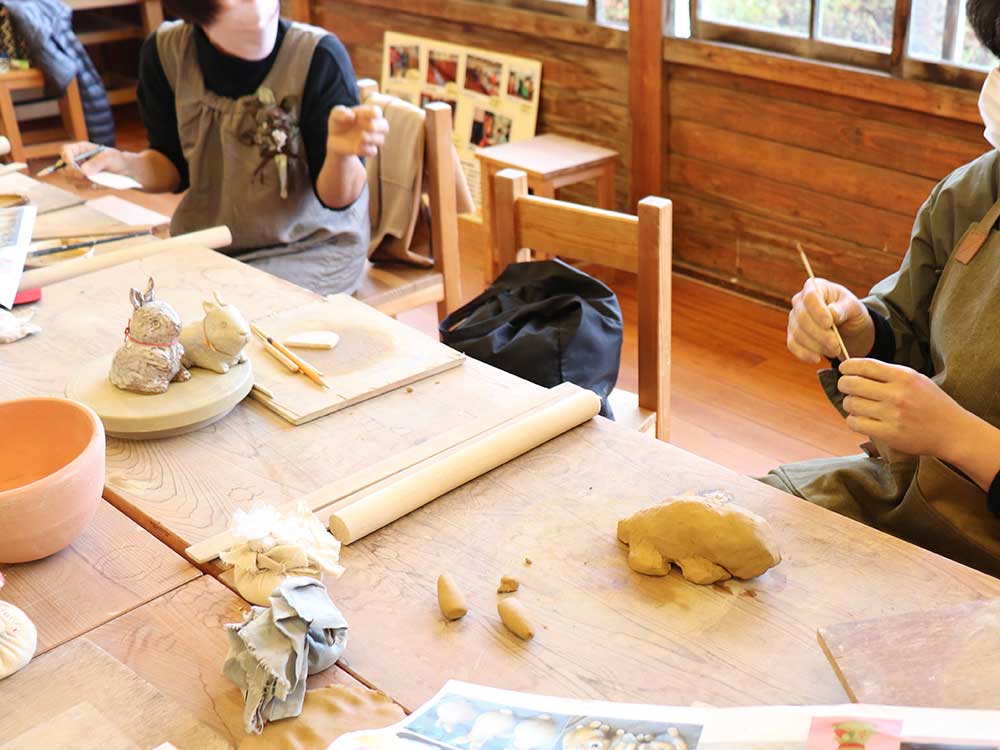 Pottery class in Mitsue