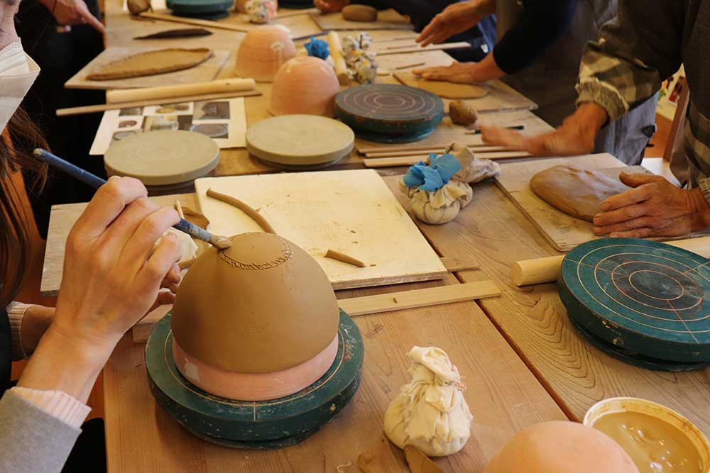 Pottery class in Mitsue