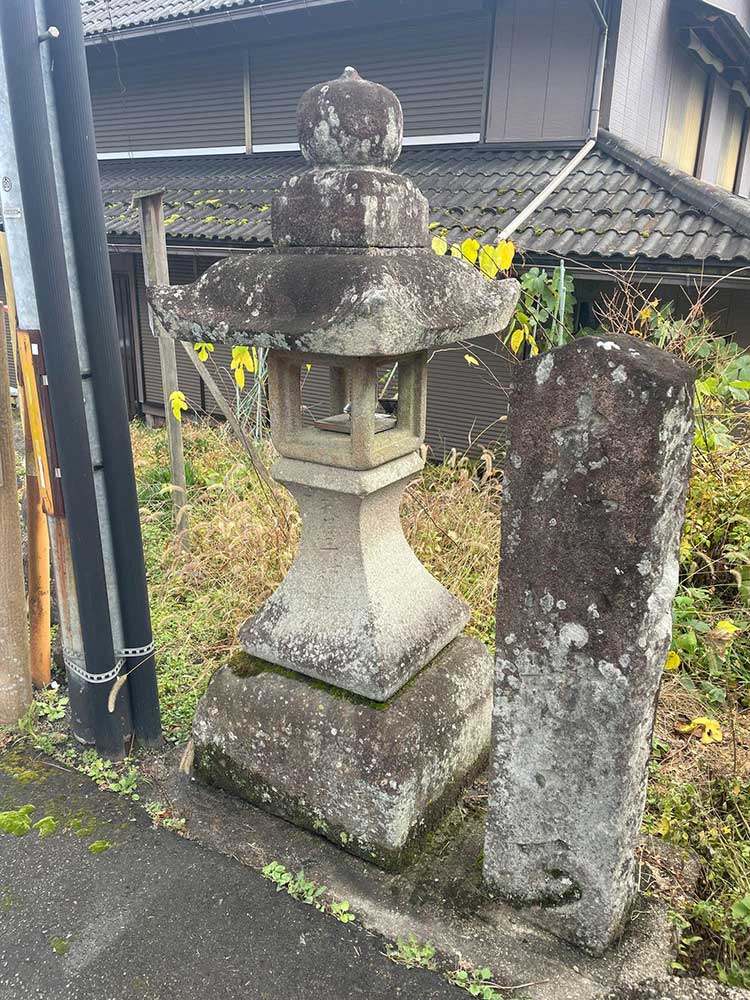 Old lantern on Ise Honkaido