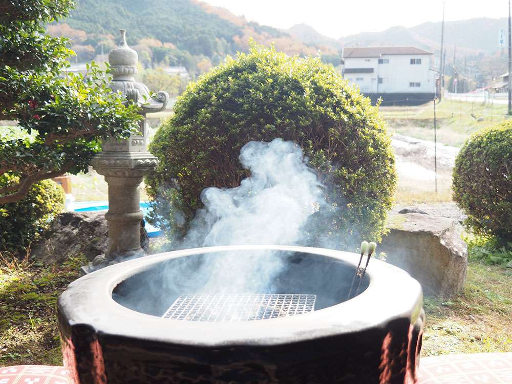 Hibachi brazier / 火鉢