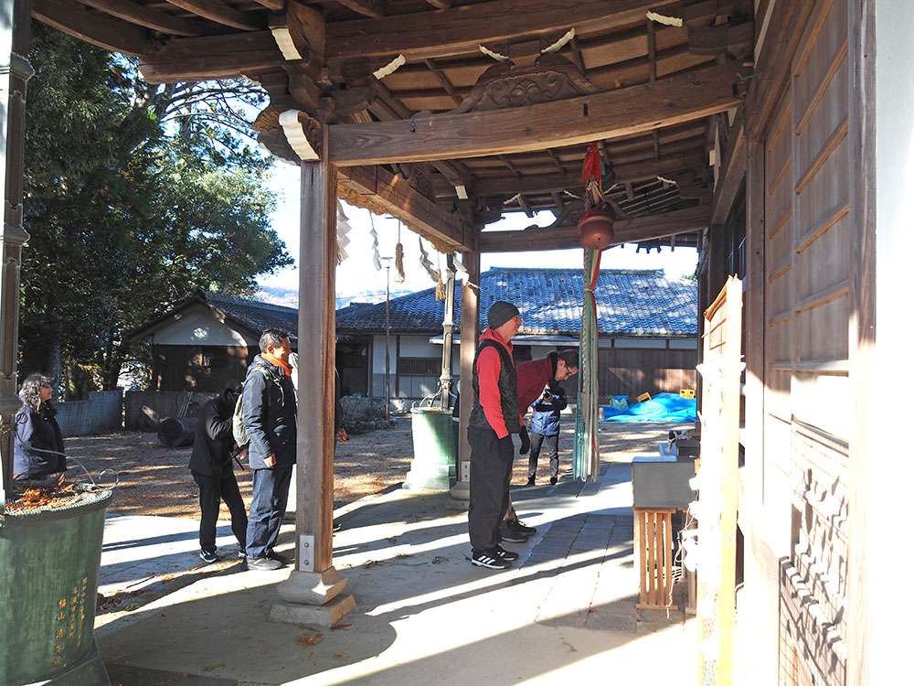 Praying at a shrine / 神社でお参り