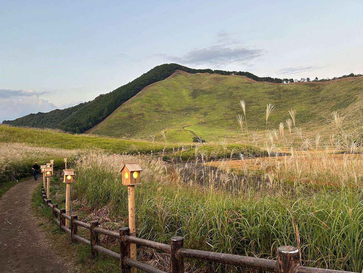 Soni Highland with lanterns / 曽爾高原山灯り