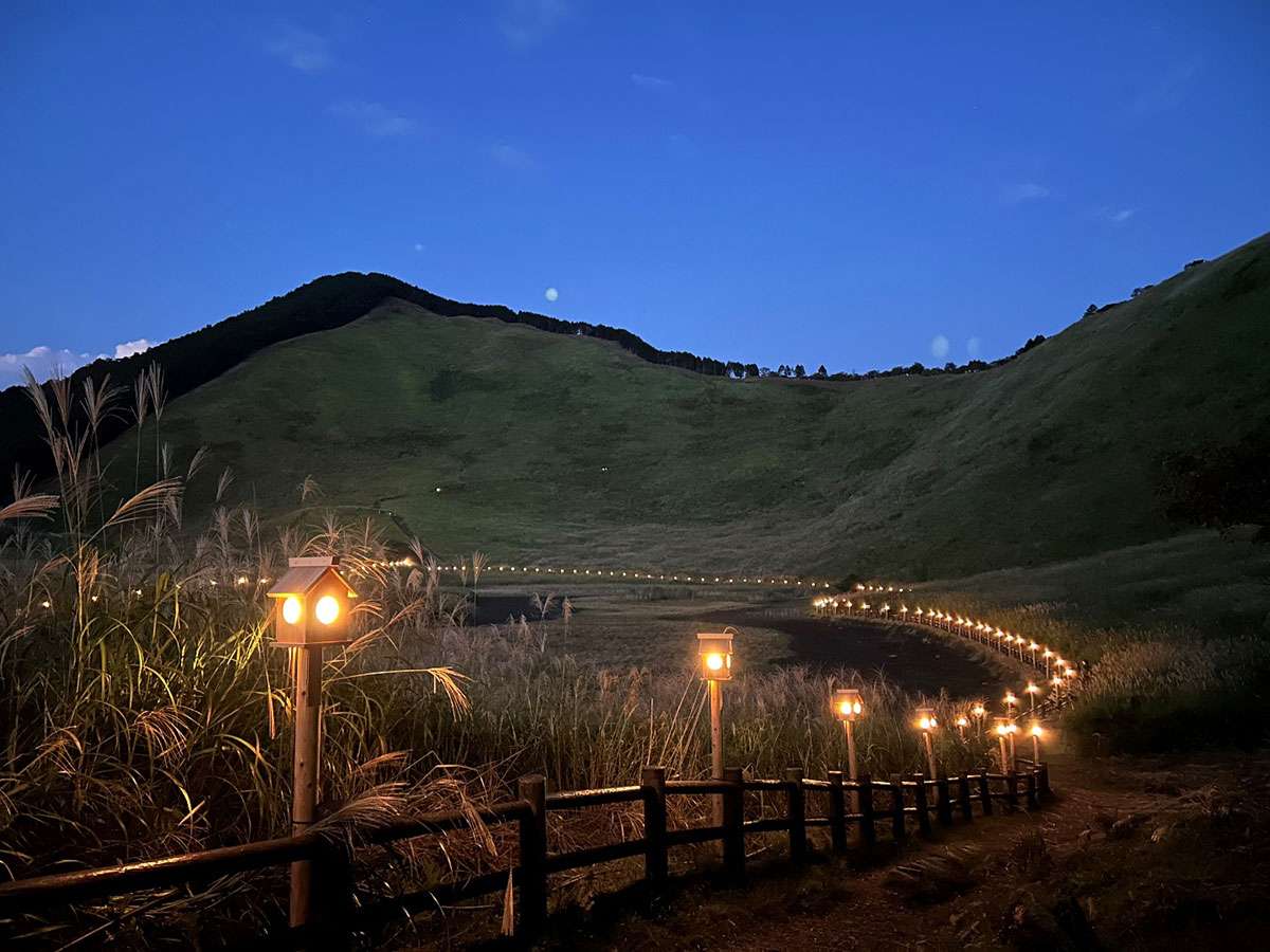 Soni Highland with lanterns / 曽爾高原山灯り